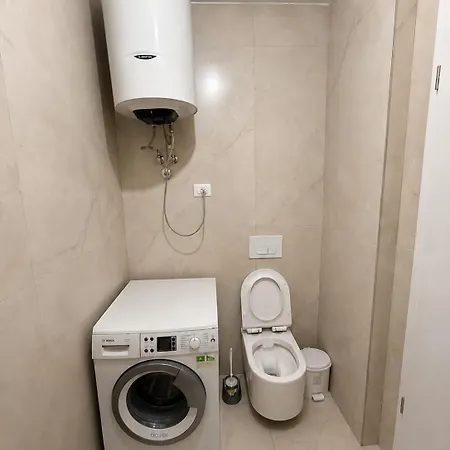 Cozy Near Center Wifi Ac Balcony